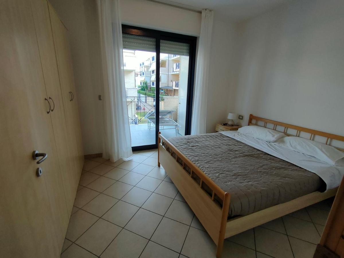 Appartamento con piscina Green Bay Village Pineto Esterno foto