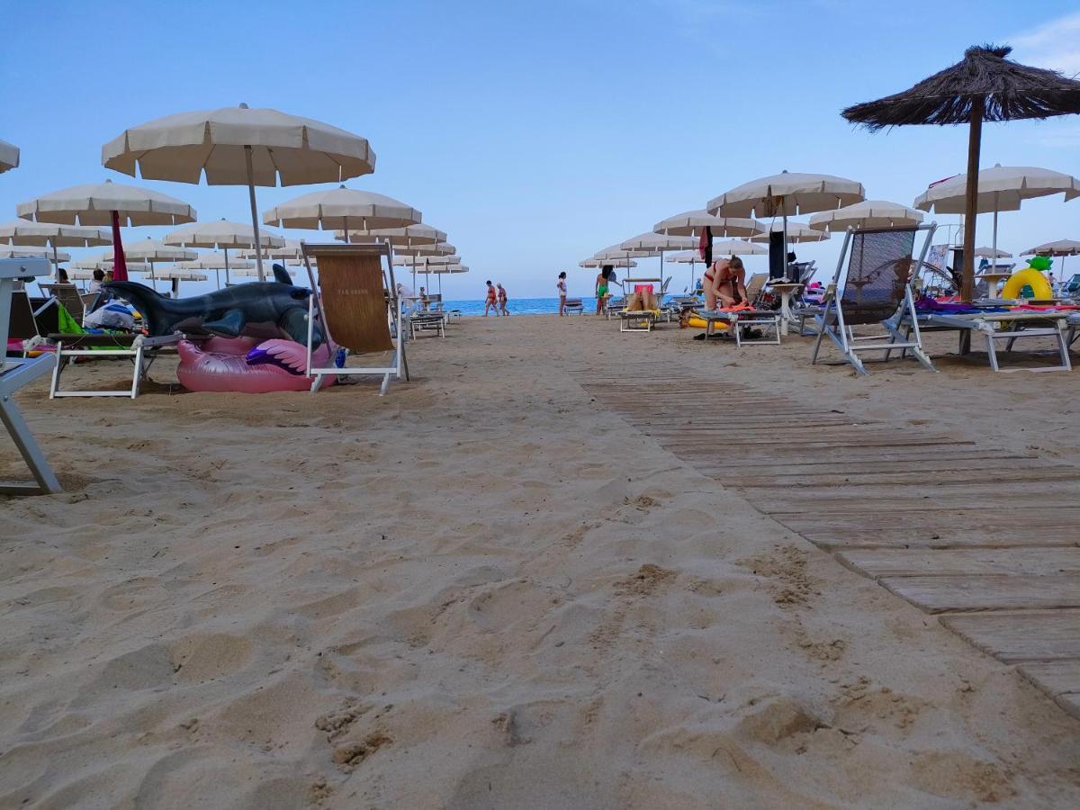 Appartamento con piscina Green Bay Village Pineto Esterno foto